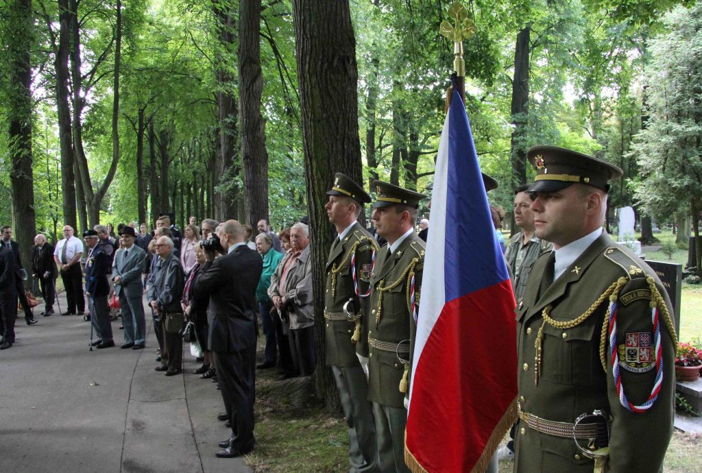 Pocta popraveným a umučeným politickým vězňům padesátých let
