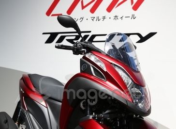 Futuristické vozidlo TRICITY firmy Yamaha Motor je dalším přírůstkem v oblasti motorových tříkolek pro individuální přepravu osob