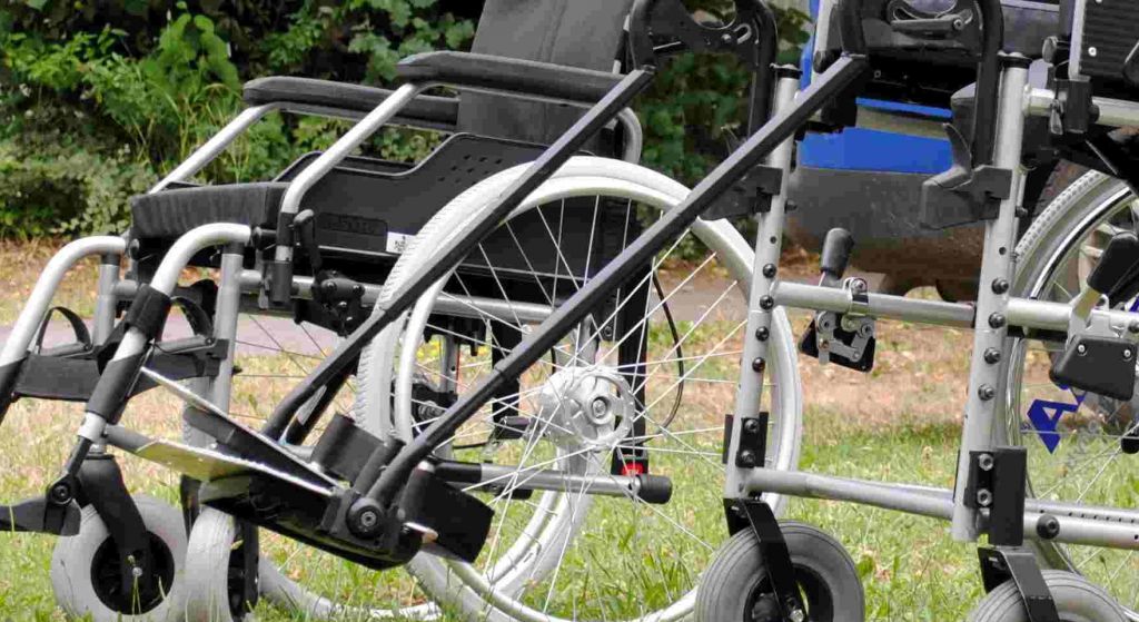 Nejvyšší Čech získal speciálně upravený invalidní vozík