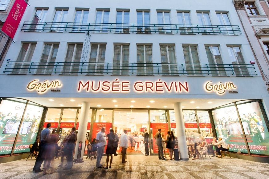 Café Theatre, aneb Slavní mezi slavnými