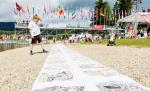 Čtyřlístek vytvořil nový český rekord. V olympijském parku na Lipně vybarvili lidé 211 metrů omalovánek